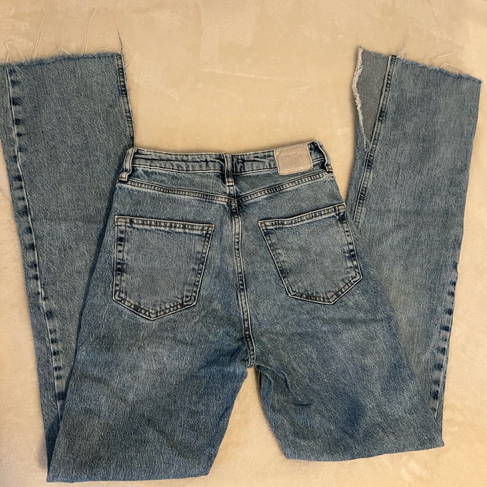 ZARA JEANS SIZE 4